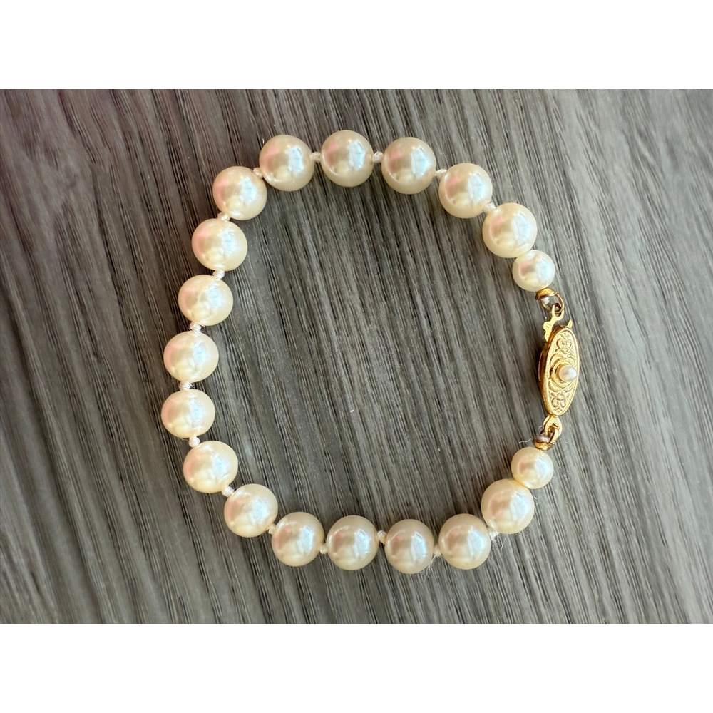Women's Unbranded Cream Pearl Bracelet with Gold Clasp, One Size